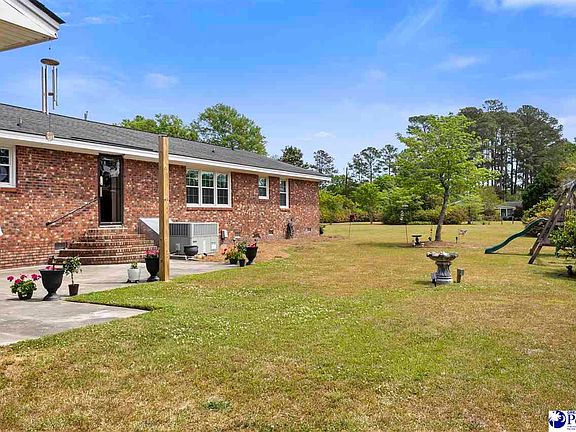 3rd image of 211 English Park Rd