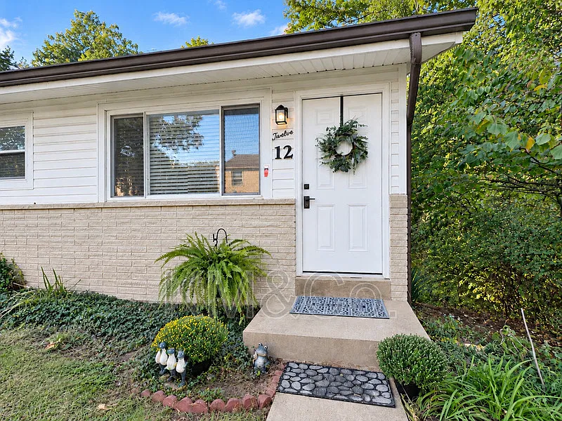 2 bed, 1.0 bath, 820 sqft, $1,425 — Photo 1