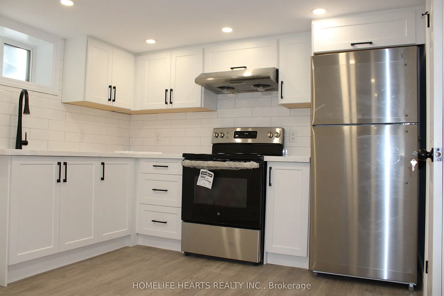 54 Vancamp Ave photo 1