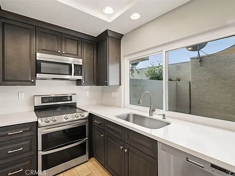1565 Honeywood Ct — Photo 13