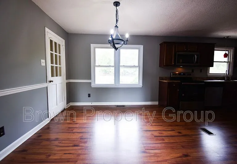 1733 Swann St — Photo 17