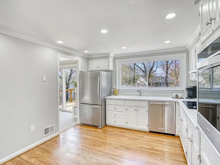 12805 Point Pleasant Dr — Photo 4
