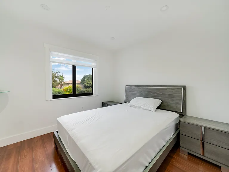 1172 SW 85th Ave — Photo 15