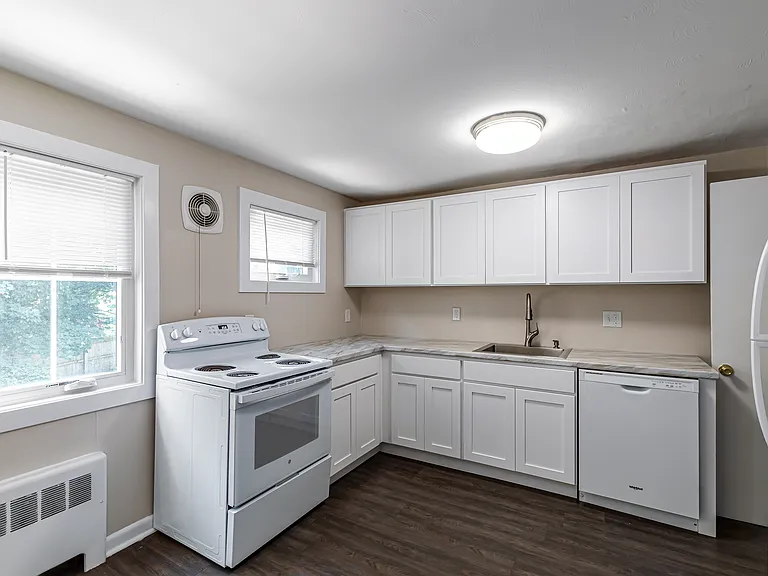 Farmington Court Apartments — Photo 31