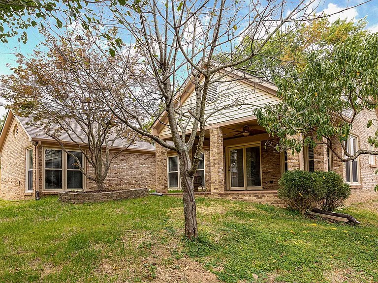 4661 Saron Dr — Photo 20