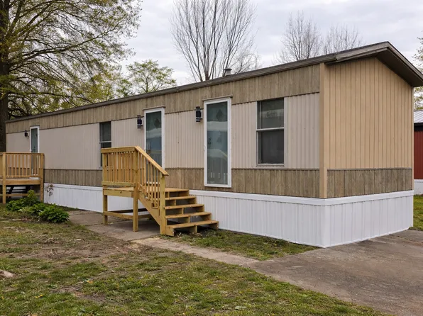 69 Deerwood Park, Centralia, IL 62801