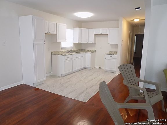 5th image of 257 Westminster Ave