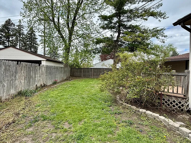 24522 Hass St — Photo 18