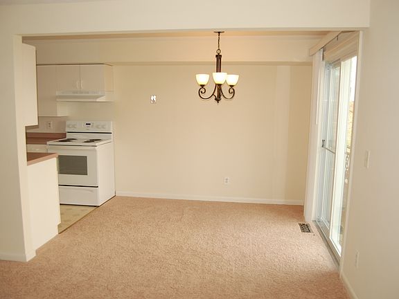 5th image of 17 Brookshire Dr Unit A