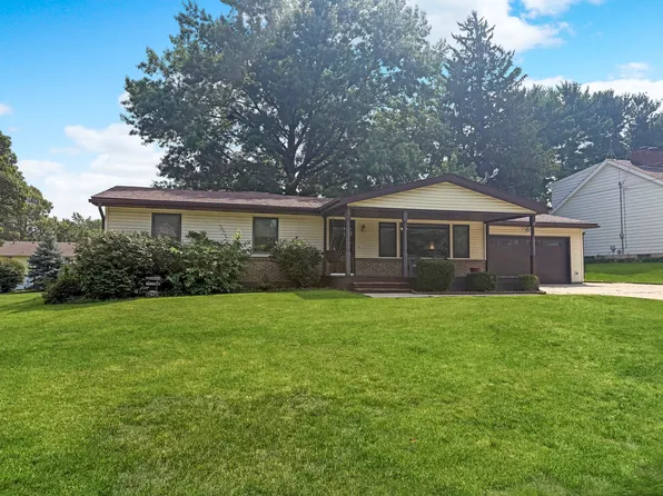697 Brad Mar Dr, Freeport, IL 61032