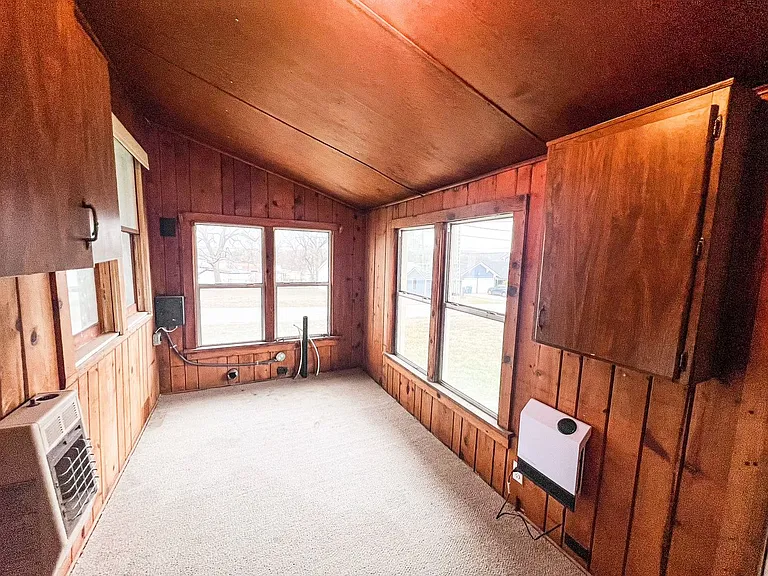 120 E Maple St — Photo 9