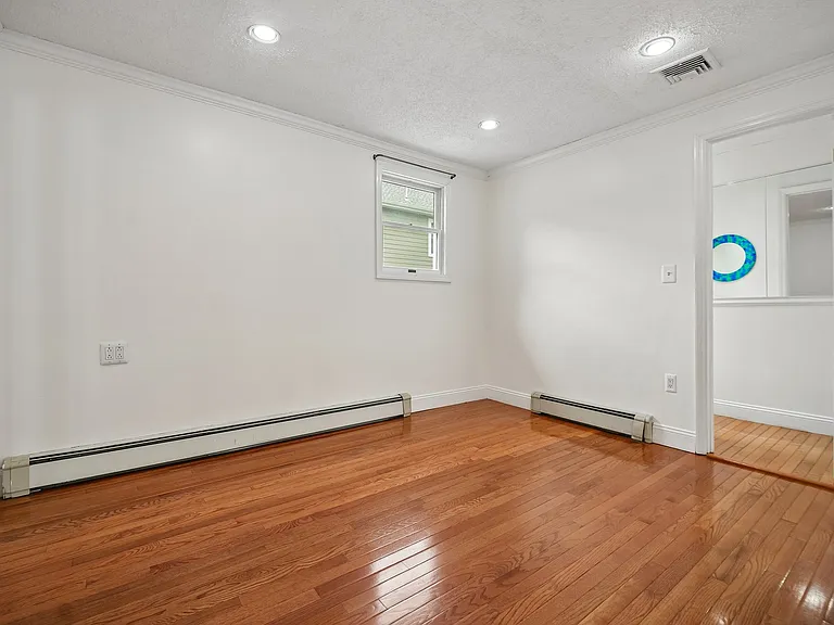 66 W Hobart Gap Rd — Photo 9
