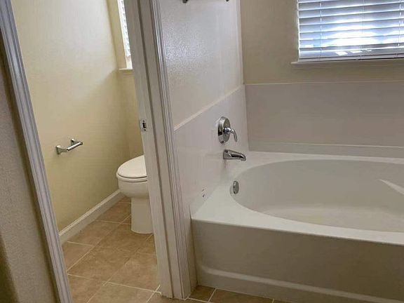 5th image of 2427 Jamaica Way