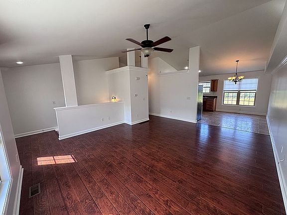 5th image of 324 Silverton Way