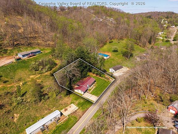 2nd image of 303 Rocky Step Rd