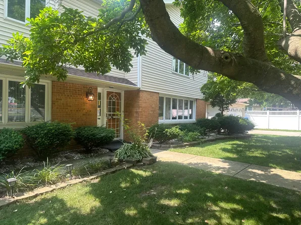 9414 S 69th Ave, Oak Lawn, IL 60453