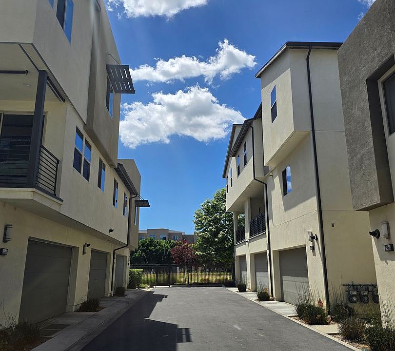 1st image of 19540 Cardigan Dr