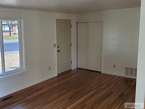 4th image of 2190 Logan Dr