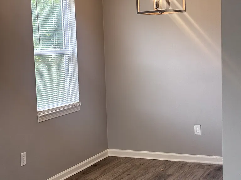 345 Washburn Dr — Photo 3
