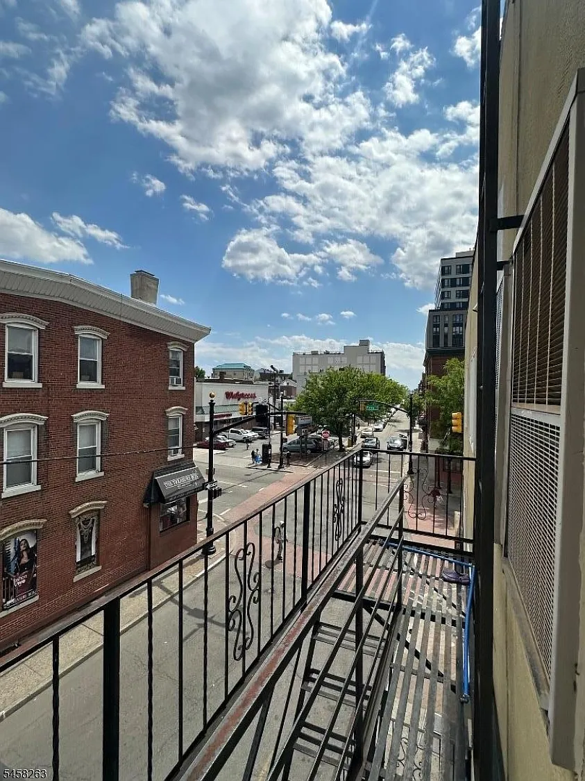 2 bed, 1.0 bath, $2,100 — Photo 1