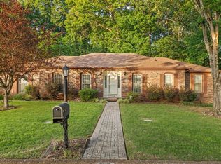 502 Robinhood Dr, Florence, AL 35633