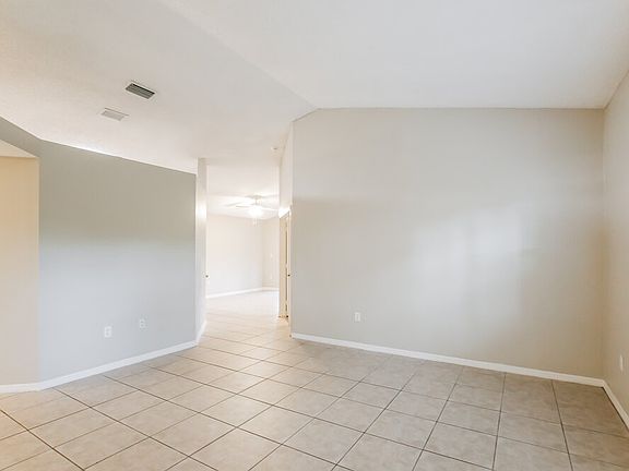 3rd image of 428 Lakeside Cir