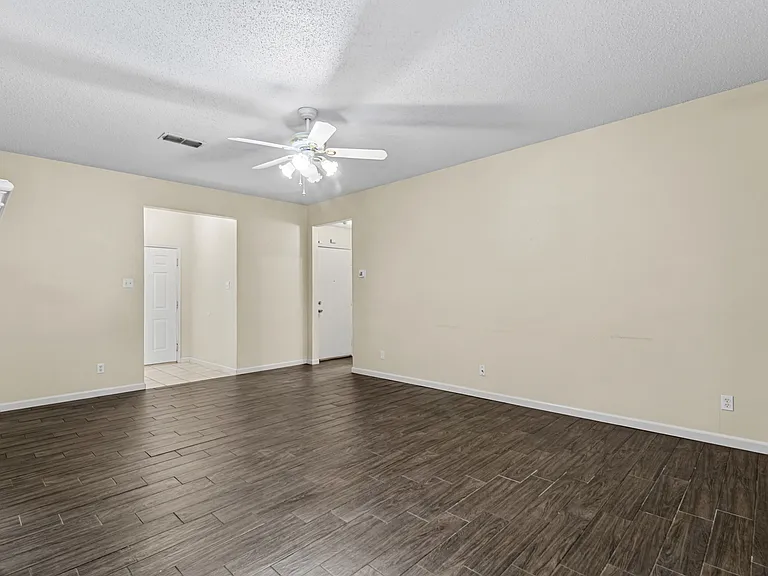 412 Dakota Dr — Photo 5