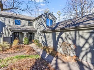 328 Shoreline Rd, Lake Barrington, IL 60010