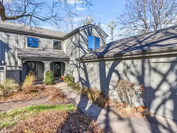 328 Shoreline Rd, Lake Barrington, IL 60010