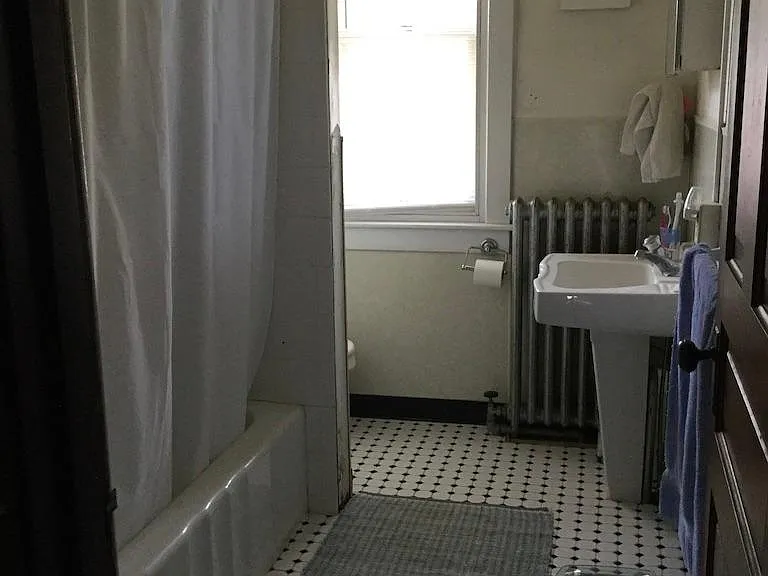 470 W Walnut St — Photo 5