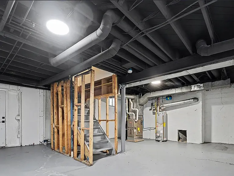 195 Sherman Ave — Photo 22