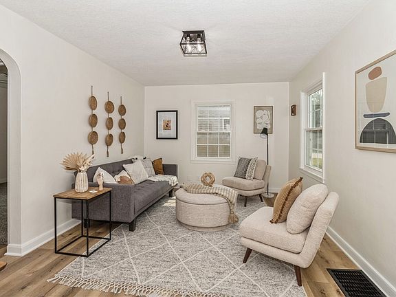 2nd image of 104 W Henderson Ave