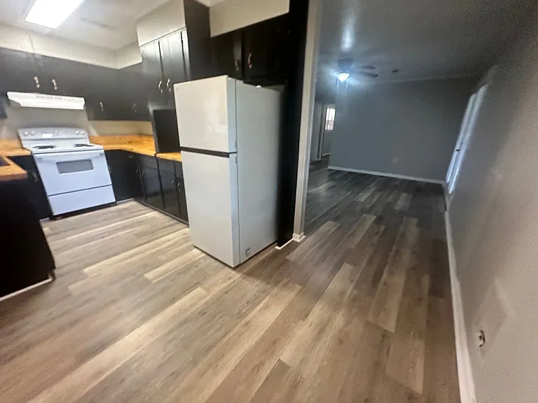 1900 S Maple Dr — Photo 15