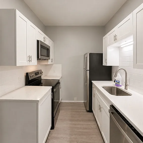 1049 Pleasant St #4 — Photo 5