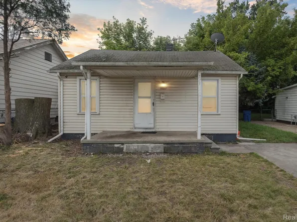 7028 Packard Ave, Warren, MI 48091