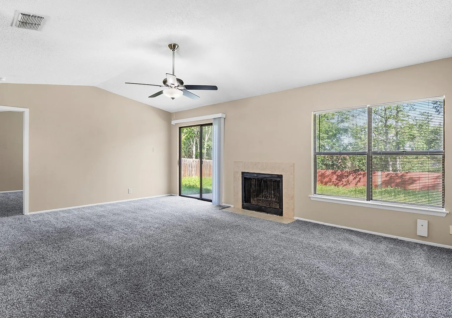 3 bed, 1268 sqft, $1,445 — Photo 3
