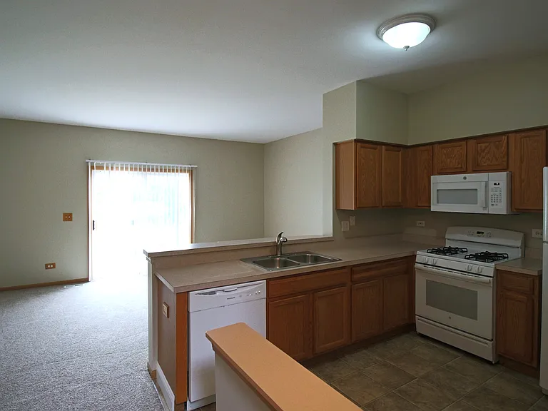 2538 Oak Tree Ln — Photo 4
