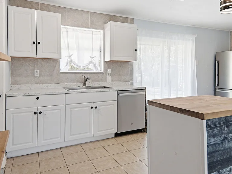 1403 Little St — Photo 11