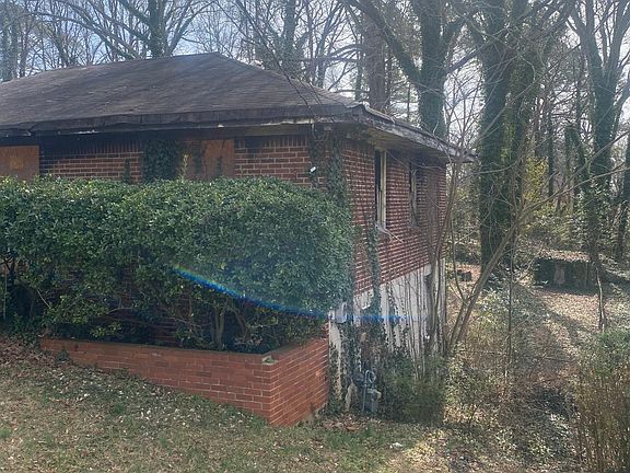 3rd image of 1650 Flintwood Dr SE