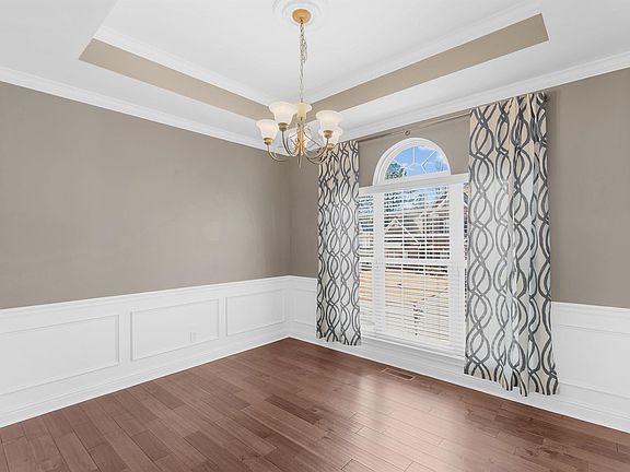 4th image of 566 White Stone Way