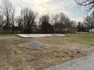 1000 S Wilson St, Benton, IL 62812