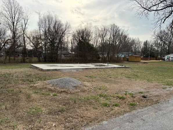 1000 S Wilson St, Benton, IL 62812