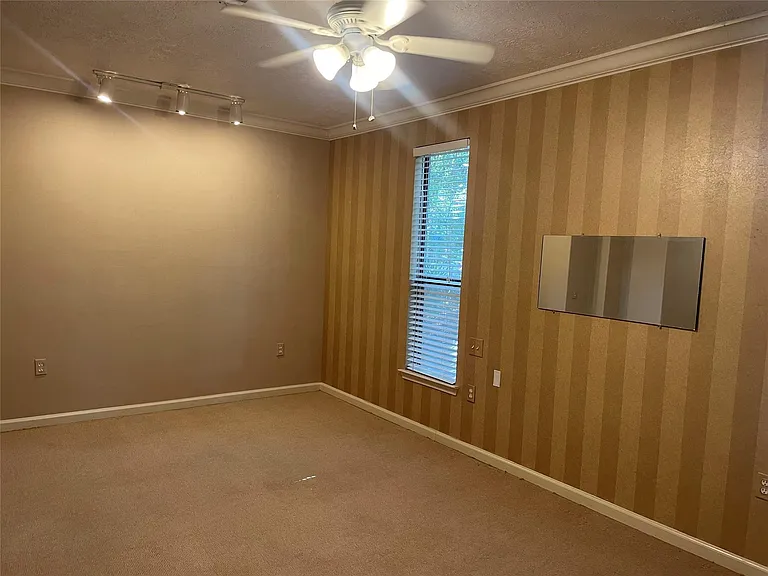 302 Somerset Rd — Photo 10