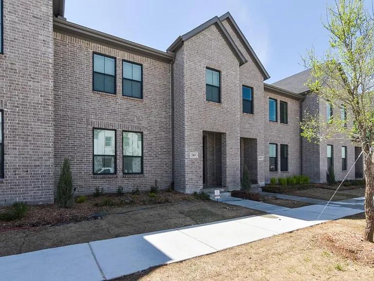 2805 Jacaranda Dr — Photo 1