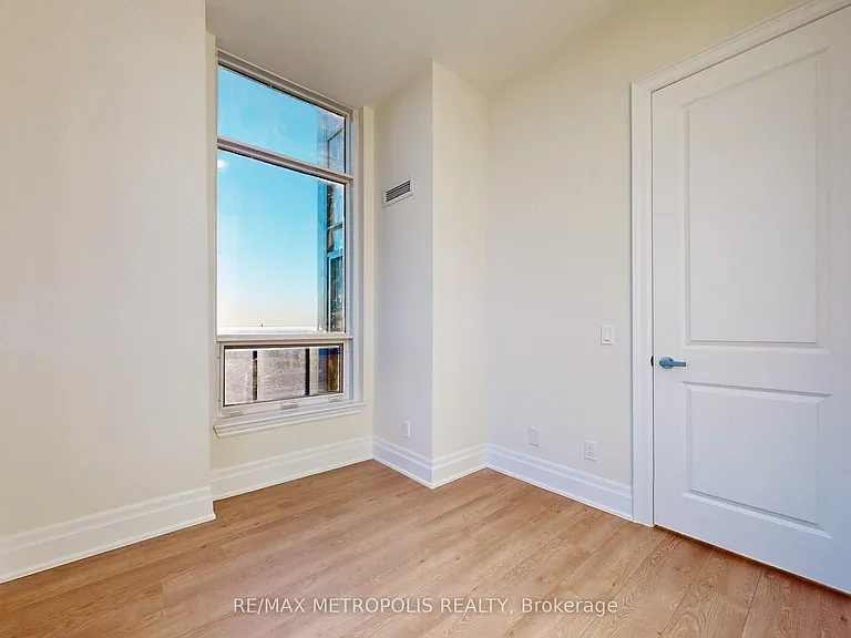 9075 Jane St #Penthouse 08 — Photo 32