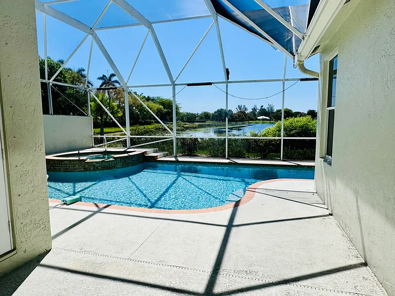 9360 Cove Point Cir — Photo 5