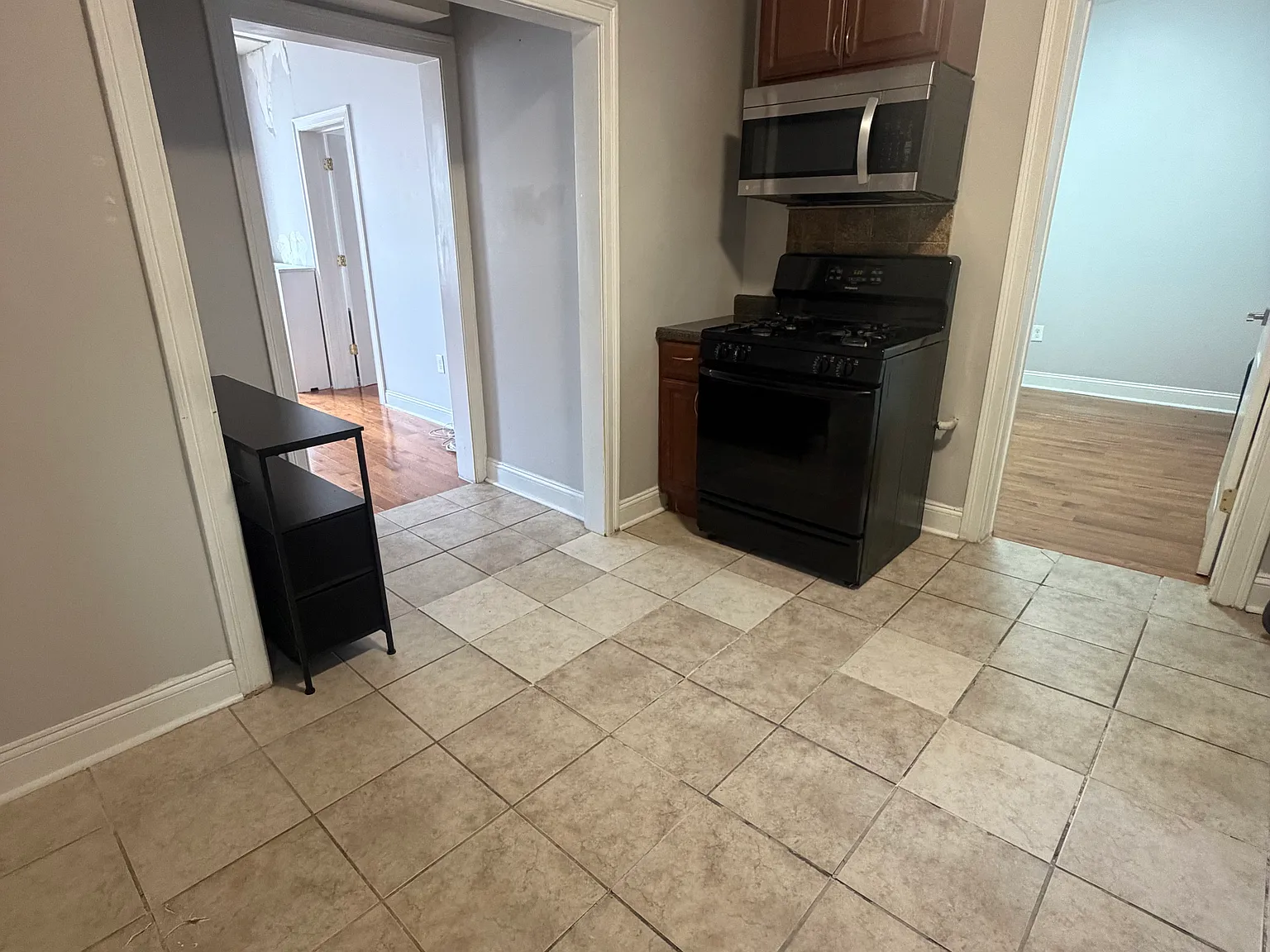 2 bed, 850 sqft, $2,195 — Photo 2