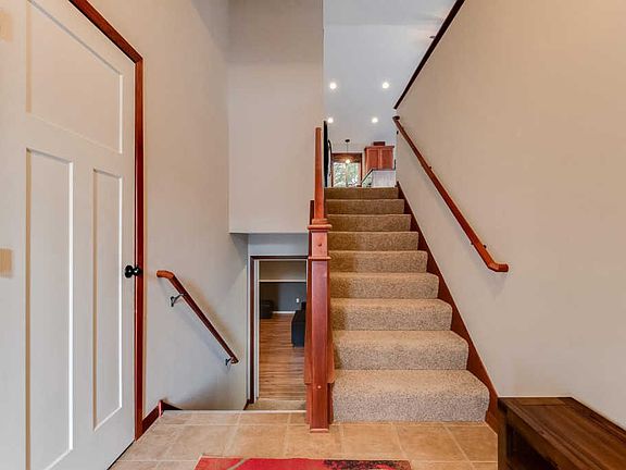 3rd image of 3712 Pineview Dr