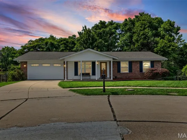 11918 Wexford Place Dr, Maryland Heights, MO 63043