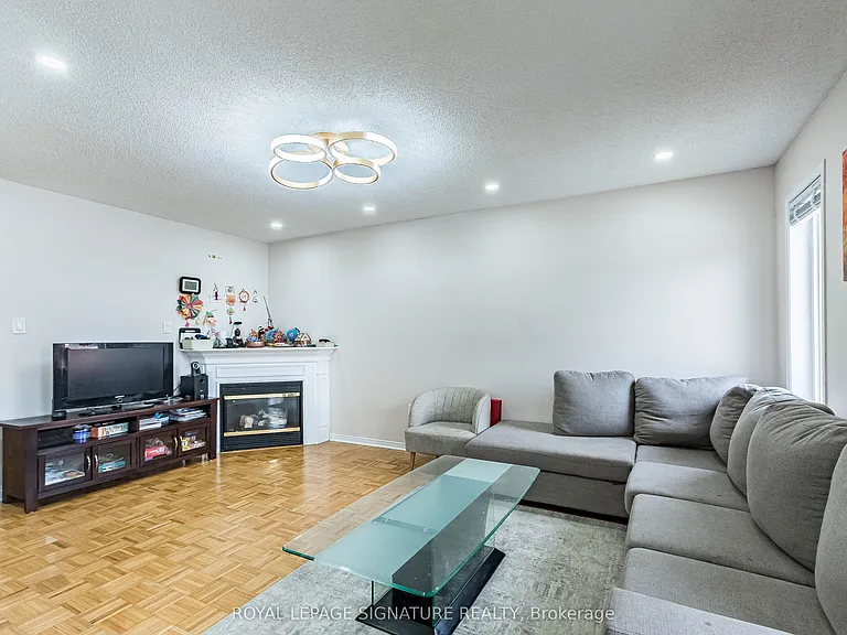 35 Whitehouse Cres — Photo 23